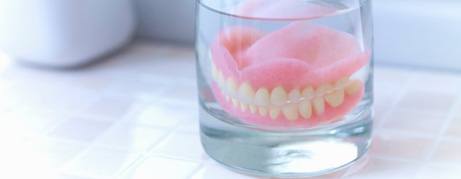 Soaking dentures
